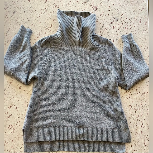 Old Navy Waffle Knit, Cowlneck, Split Hem Sweater, Charcoal Gray, Size M - Picture 1 of 7